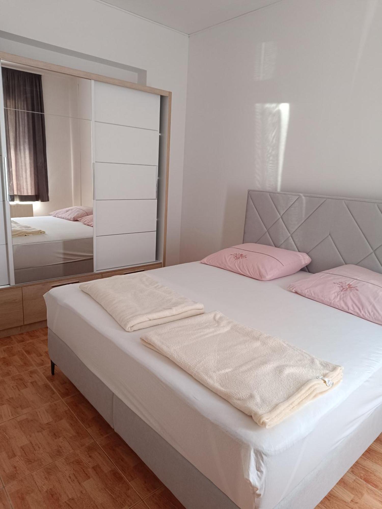 Apartmani "Radi" Baška Voda Eksteriør bilde
