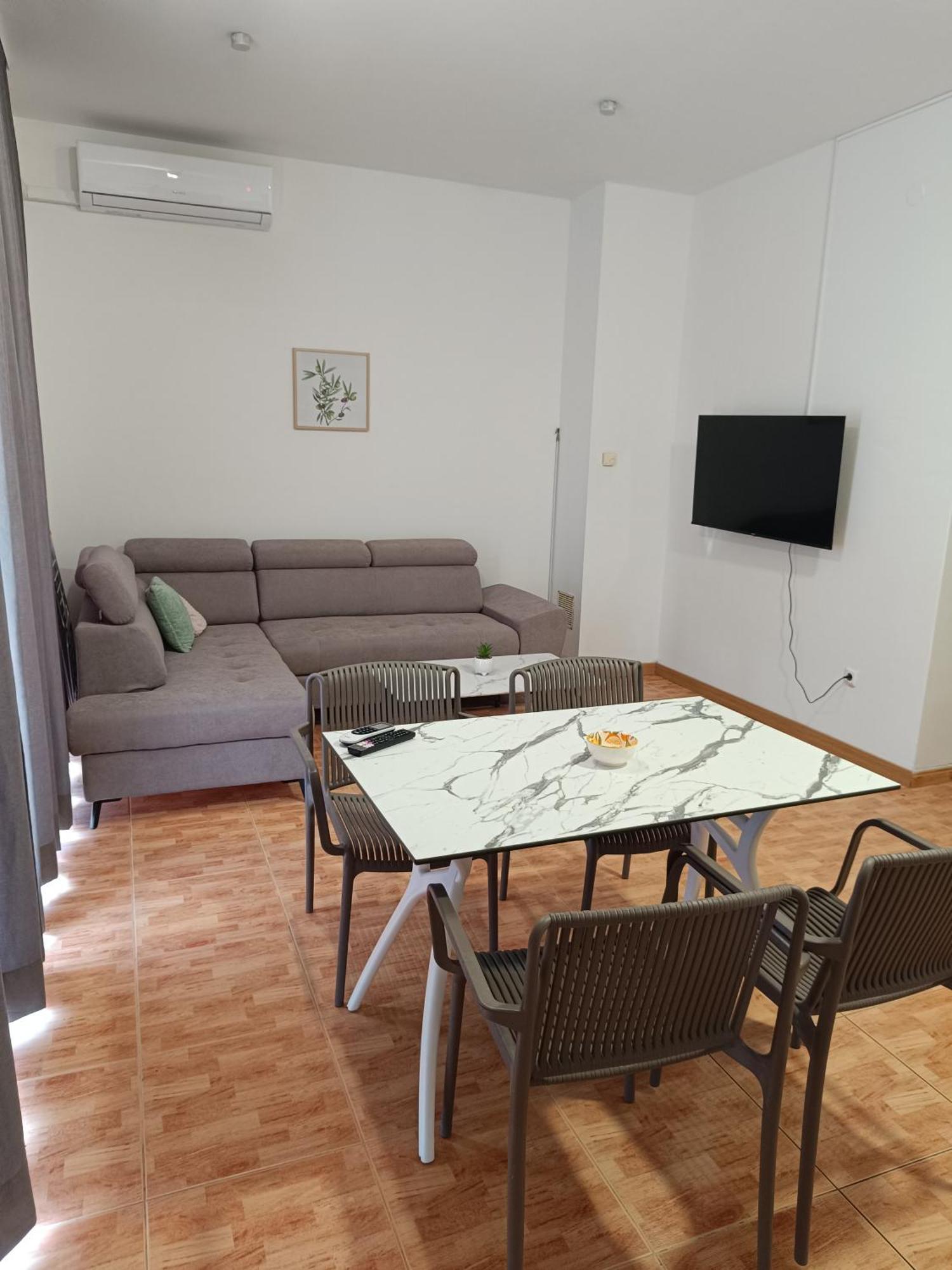 Apartmani "Radi" Baška Voda Eksteriør bilde